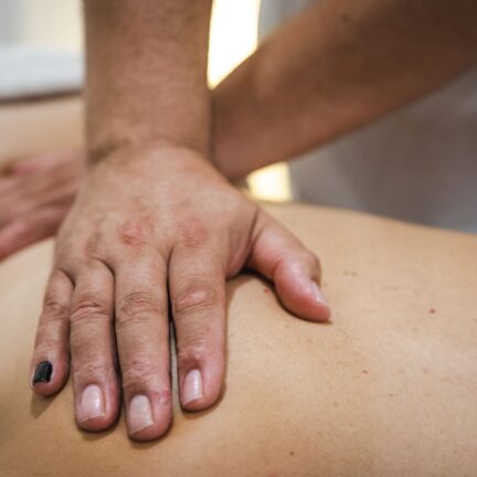 5. Manos espalda cruz