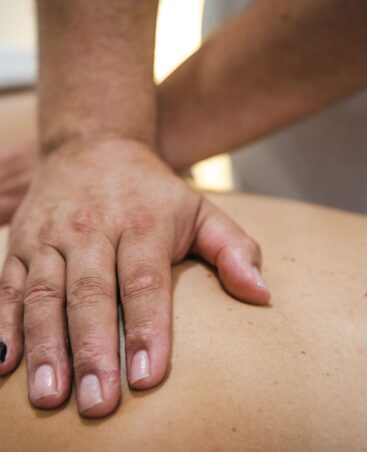 5. Manos espalda cruz